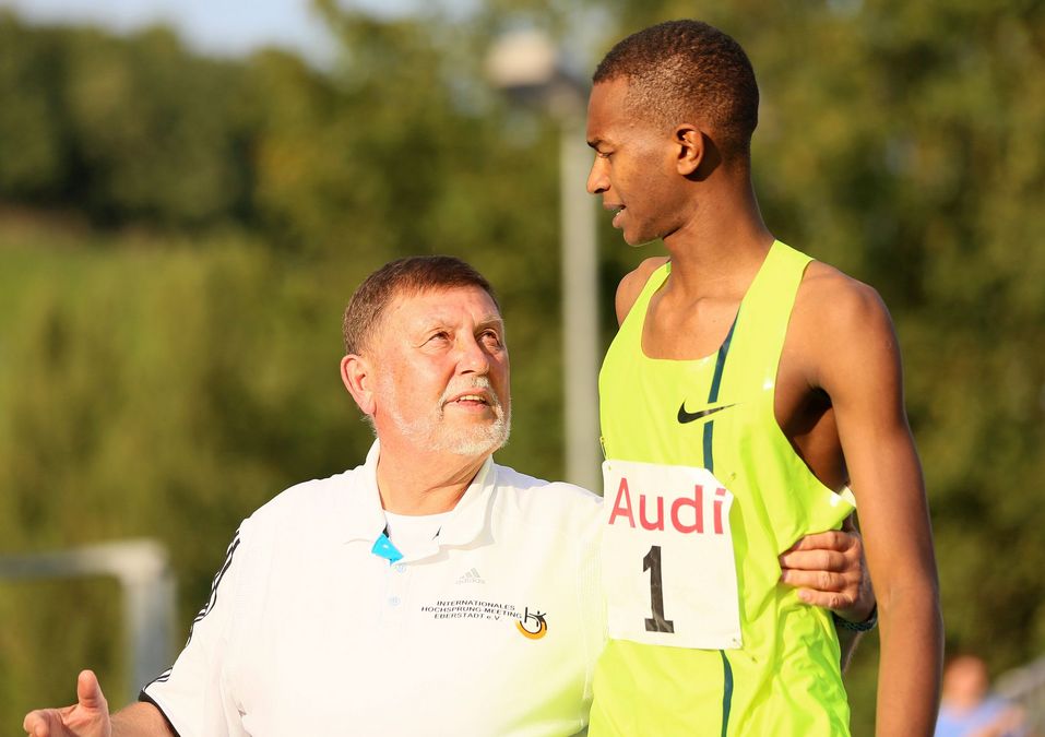 Peter Schramm mit Olympiasieger Mutaz Essa Barshim (Foto: Neuthe)
