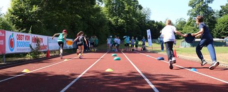 „Grundschule trifft Kinderleichtathletik“ auf der Zielgeraden