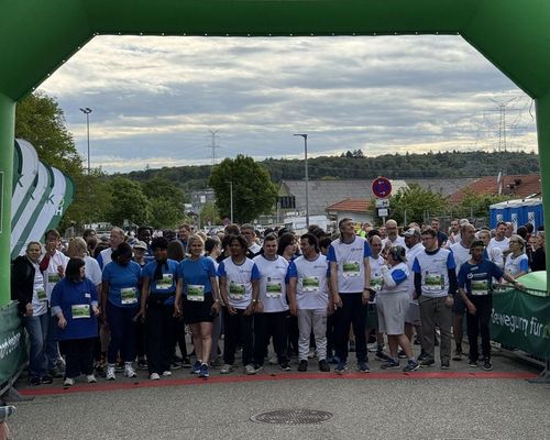 Neuer Standort, neuer Teilnehmerrekord! Der 11. AOK Firmenlauf Pforzheim geht mit sagenhaften 1.112 Läuferinnen und Läufern aus 70 Firmen über die Bühne.